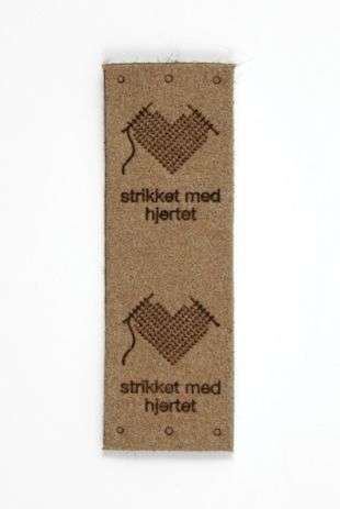 K&G Skinnlapp - 2x6 cm - strikket med hjertet